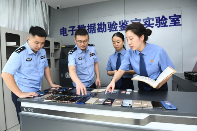 股导师”竟是电诈集团引流人PG麻将胡了试玩平台“炒(图1) 股导师”竟是电诈集团引流人PG麻将胡了试玩平台“炒(图1)